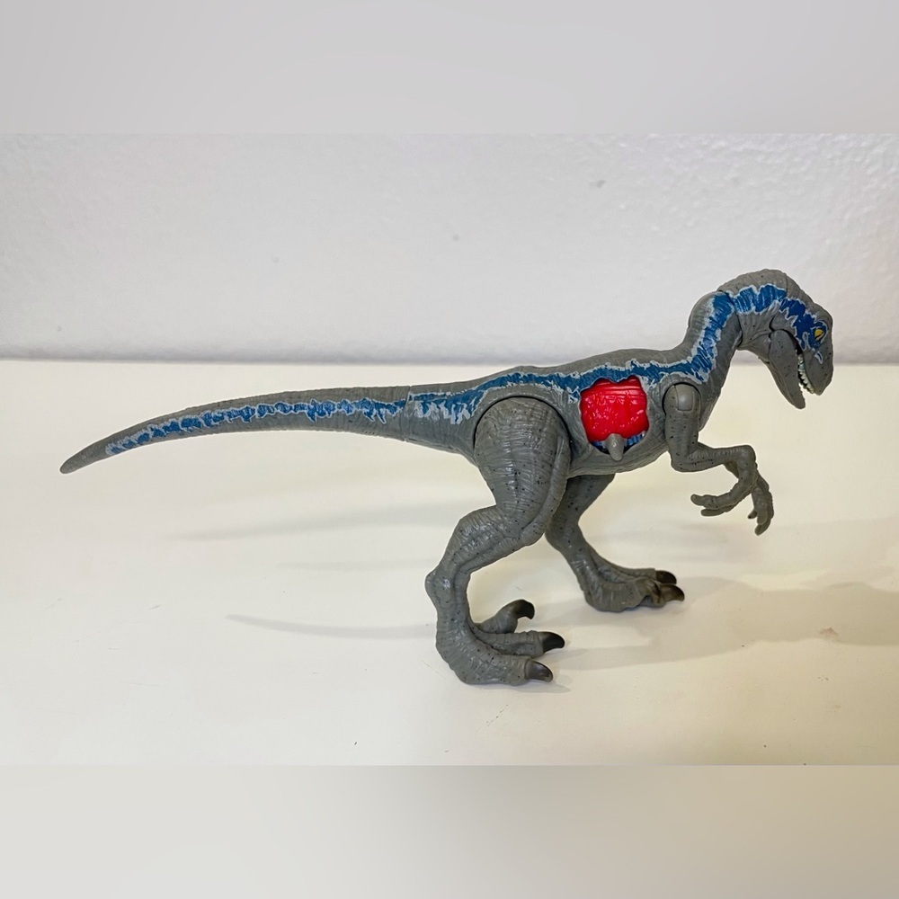 Jurassic World Battle Damage Velociraptor‎ "Blue"